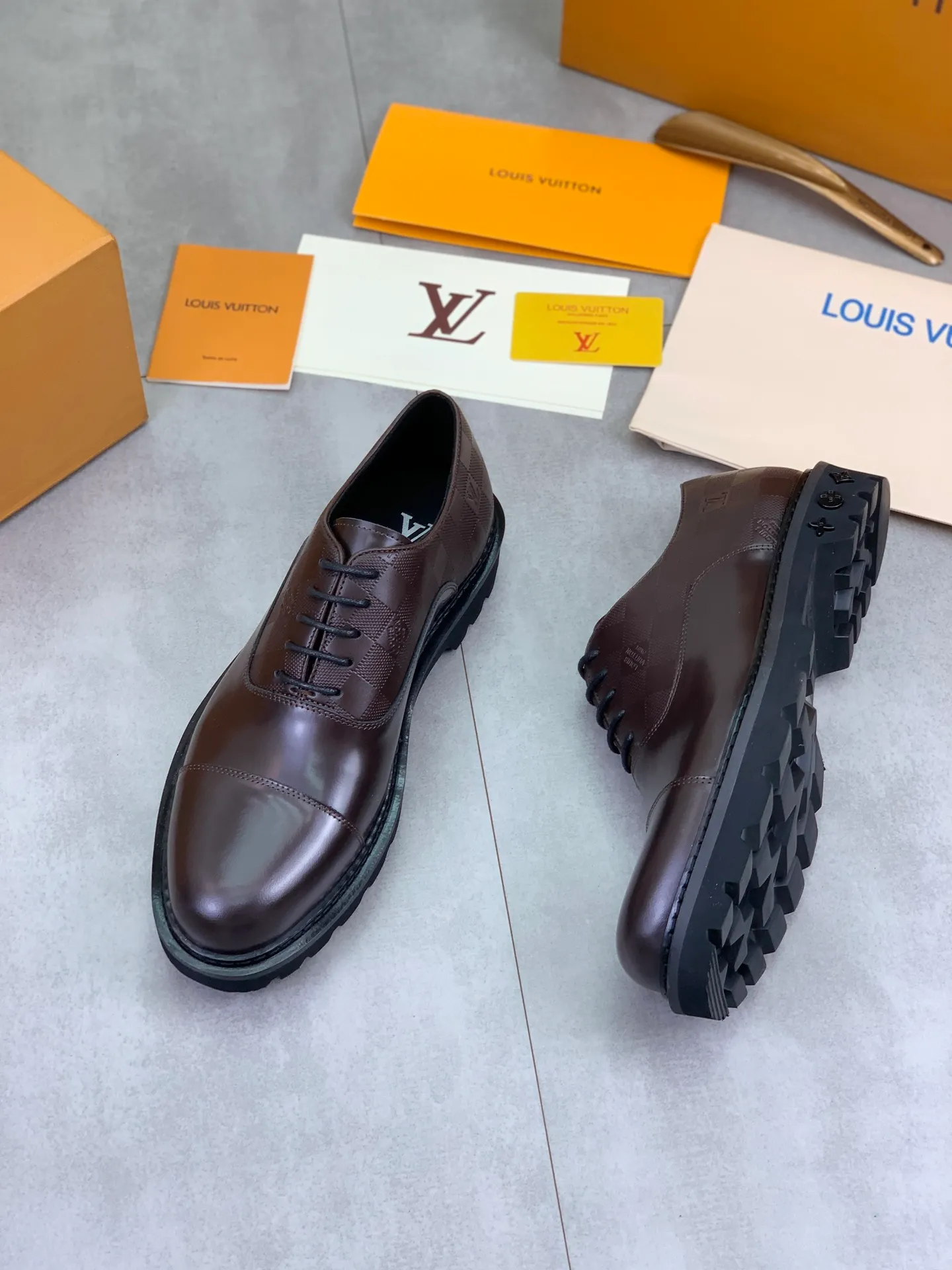 Factory price P820 💎💎💎Top version LOUIS VUITTON [Louis Vuitton] - LV men's business casual leather shoes, luxurious and noble 👞All imported original cowhide, just to create a more comfortable wearing experience, upper: original high-end calfskin➕Imported soft cowhide lining, original lightweight foam outsole✔️Color: 3️⃣colors available Size: 39-44 (38.45 46 can be customized (non-returnable)